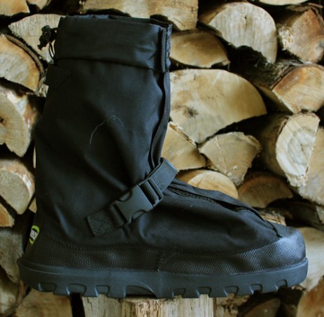 Neos voyager Overshoes in tough black nylon 